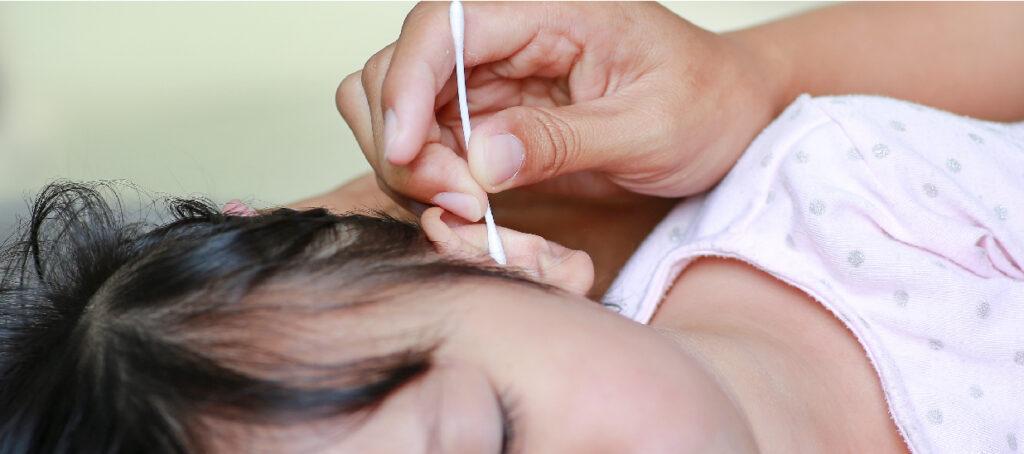 ¿Cómo deben usarse los hisopos o copitos en los bebés?
